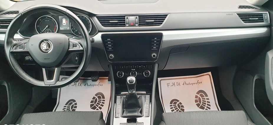 Skoda Superb cena 49500 przebieg: 189000, rok produkcji 2017 z Zwoleń małe 46